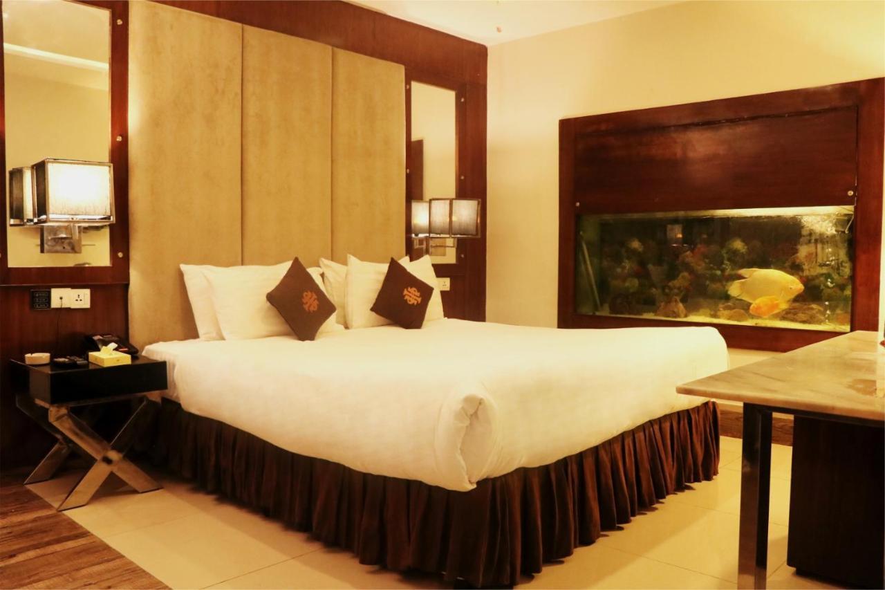 Hilton Suites Lahore Esterno foto