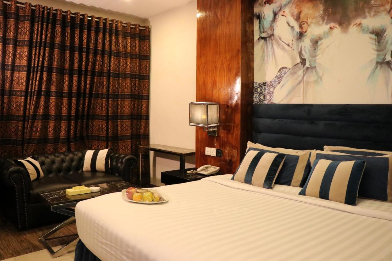 Hilton Suites Lahore Esterno foto