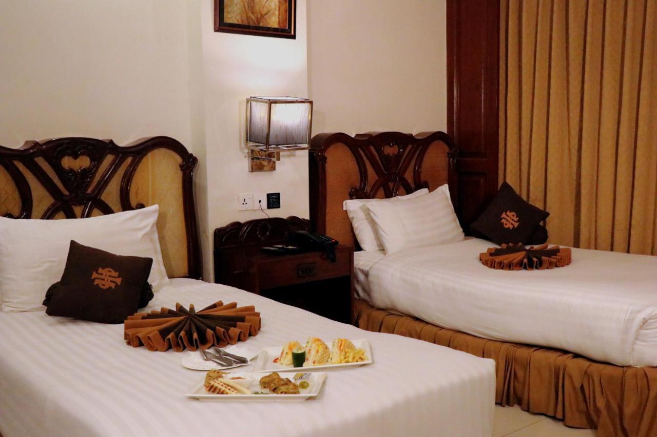 Hilton Suites Lahore Esterno foto