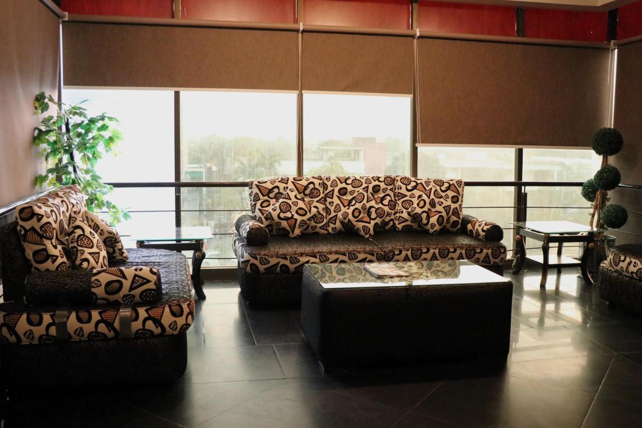 Hilton Suites Lahore Esterno foto