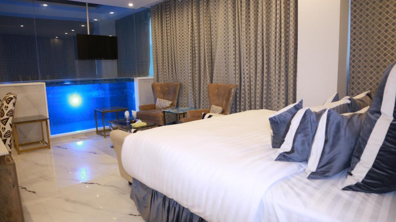 Hilton Suites Lahore Esterno foto