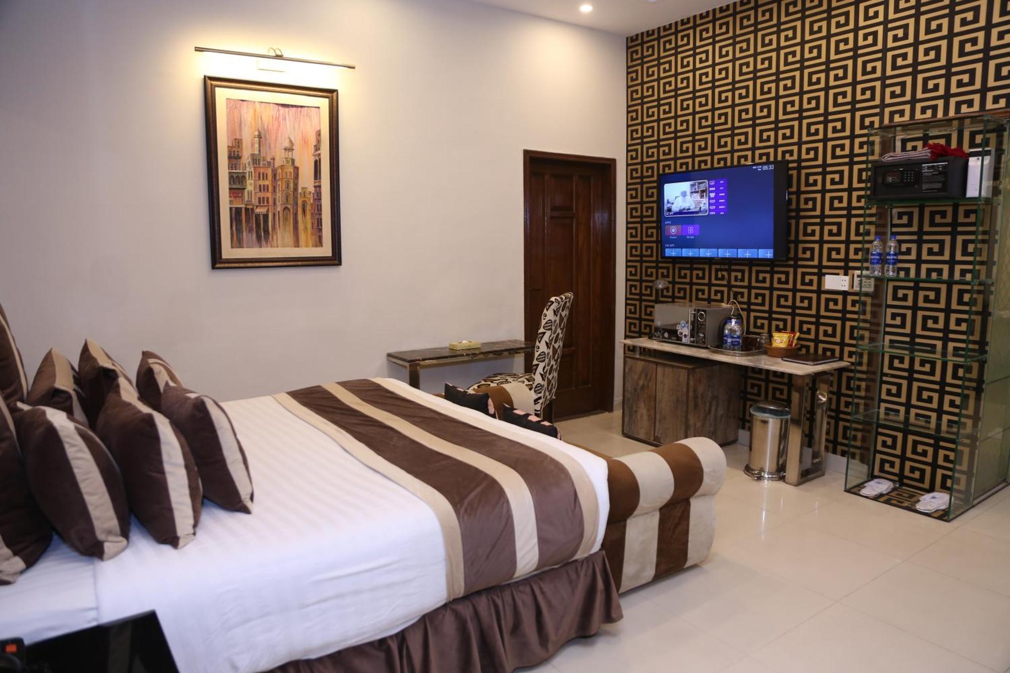 Hilton Suites Lahore Esterno foto