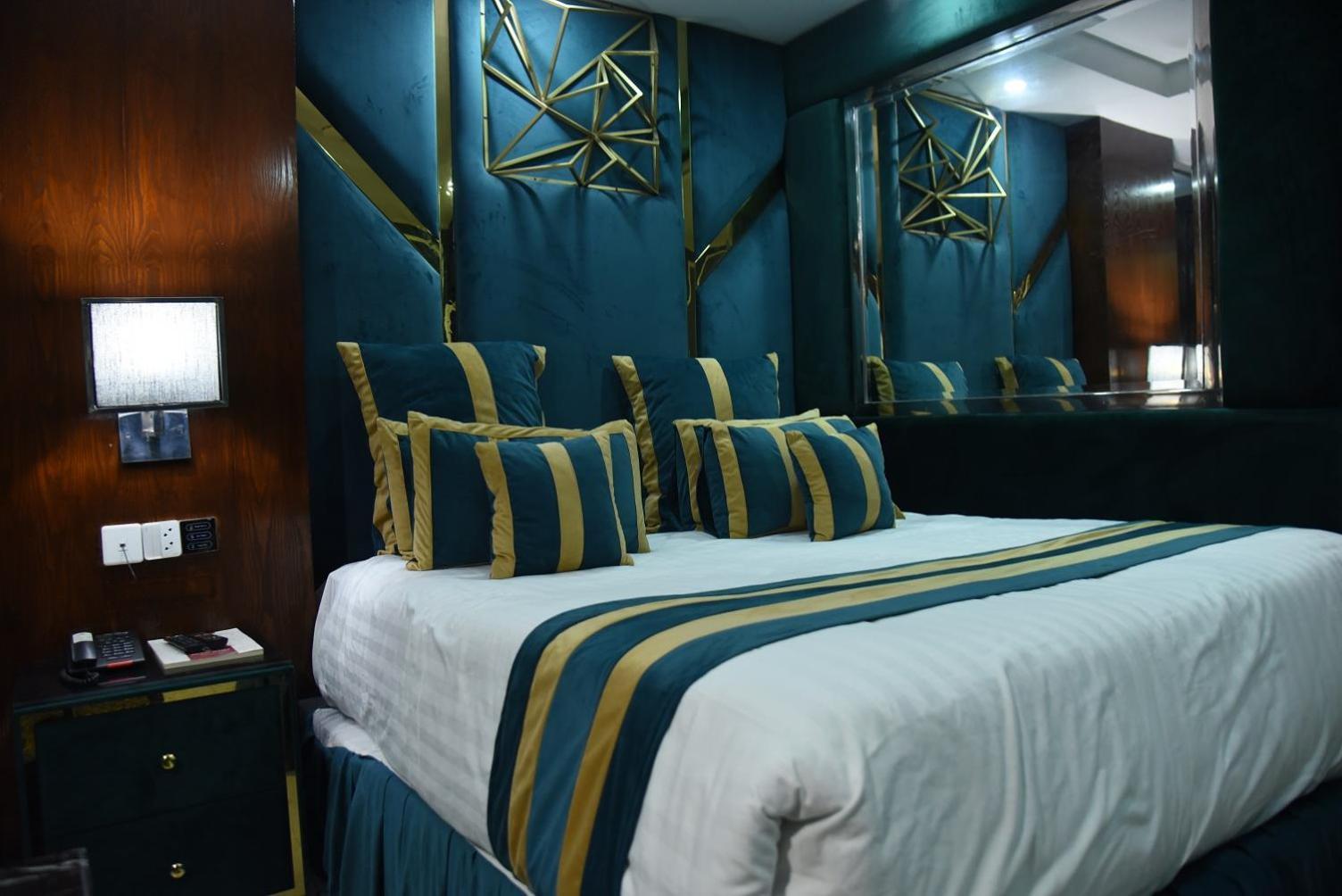Hilton Suites Lahore Esterno foto