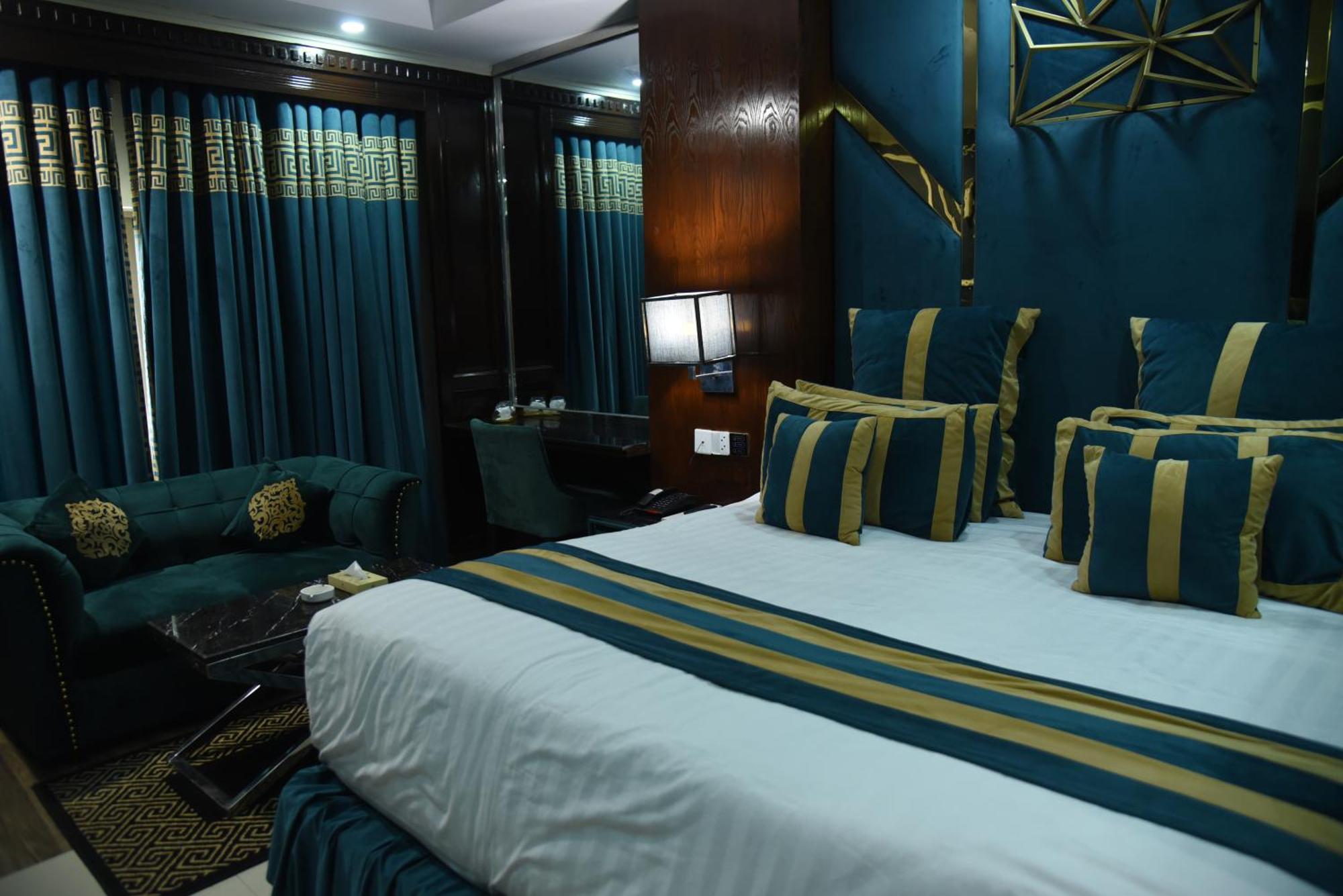 Hilton Suites Lahore Esterno foto