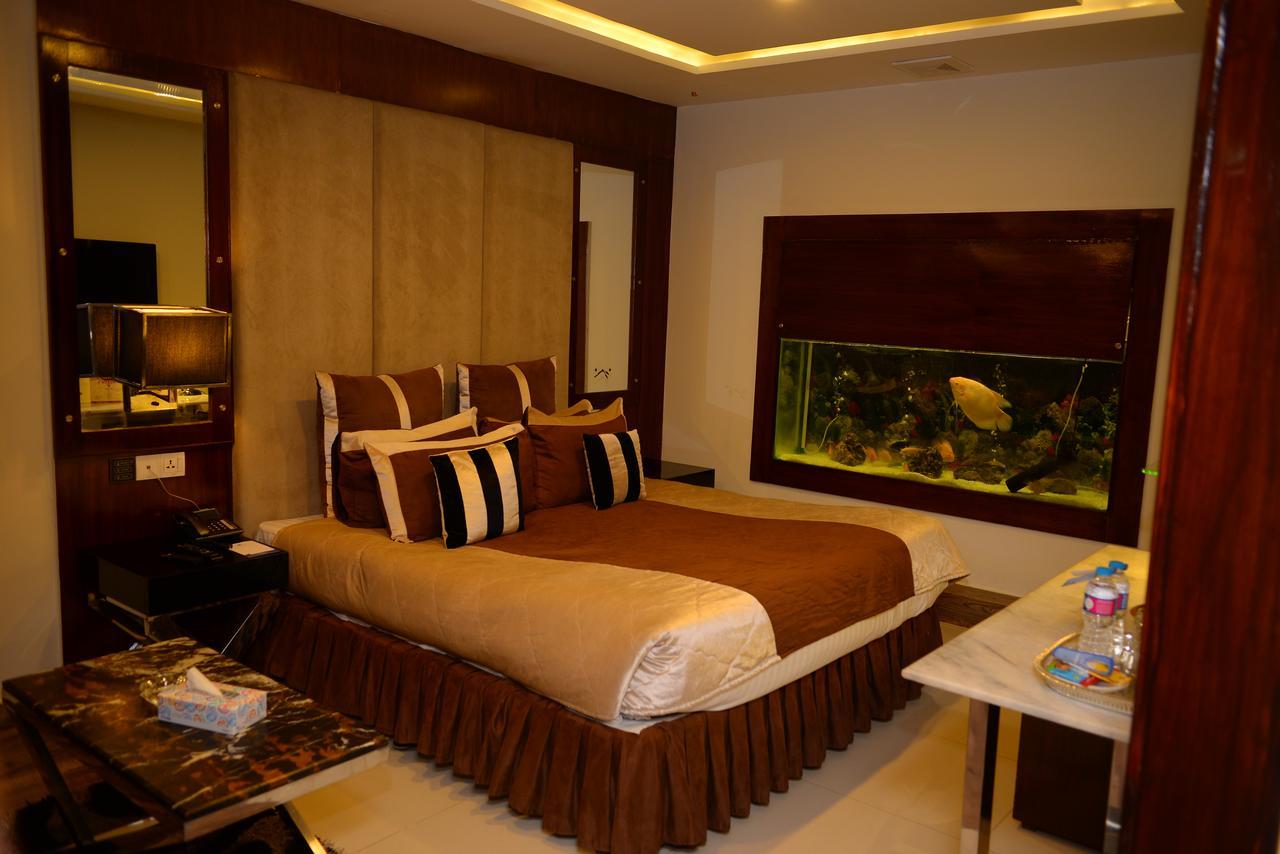 Hilton Suites Lahore Esterno foto