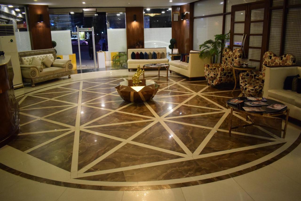Hilton Suites Lahore Esterno foto